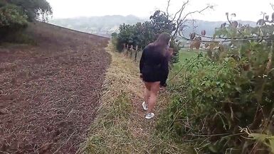 Ricattare la mia matrigna Lho scoperta mentre ingoiava il cazzo di un alleato del mio vecchio ragazzo Ora questa bambina è la mia donna nella foresta Questa bambina si lascia registrare e si scopa il sedere, le chiappe e il bottino nella giungla della Col - 13 image