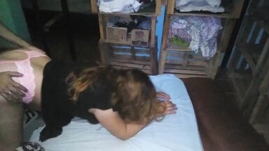 Bu Chab bana sakso çekiyor ve ben de pembe kayışlı bir fahişeyi dörtte bir sikiyorum - 3 image