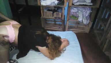 Bu Chab bana sakso çekiyor ve ben de pembe kayışlı bir fahişeyi dörtte bir sikiyorum - 4 image
