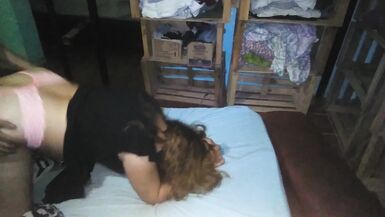 Bu Chab bana sakso çekiyor ve ben de pembe kayışlı bir fahişeyi dörtte bir sikiyorum - 7 image