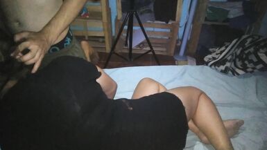 Ma copine me fait une bonne pipe et nous faisons lamour en levrette le soir. - 2 image