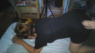 Ma copine me fait une bonne pipe et nous faisons lamour en levrette le soir. - 4 image