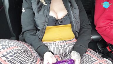 Wife bonks Herself in car as I drive - 7 image