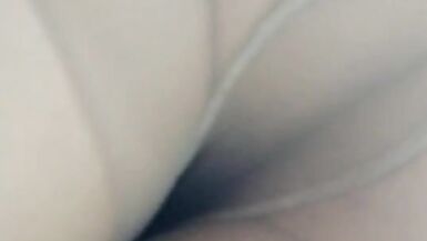 Ho trapanato una giapponesina in tubo flessibile sul suo lettino da giorno mentre il suo coniuge lavorava. - 2 image