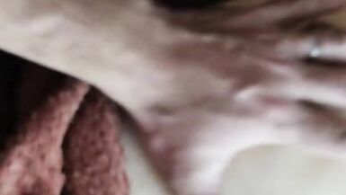 Ho trapanato una giapponesina in tubo flessibile sul suo lettino da giorno mentre il suo coniuge lavorava. - 9 image