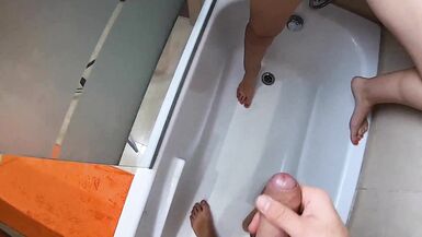 StepSister lustfully sucks mi rabo y duro copulates en la bathhouse - 8 image