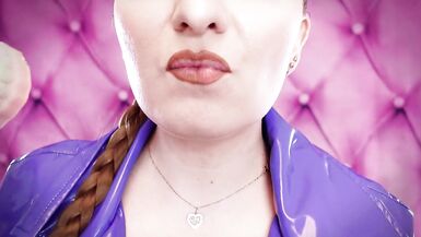 ASMR : manger avec un appareil dentaire, fétichisme des gants en nitrile bleu (film SFW) Arya Grander