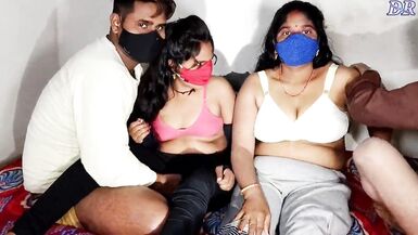 2 Desi auntys ko chusaya or chata ham do bhaiyon ne aaya khoob mja