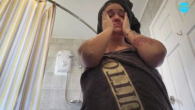 Topless housewife getting willing - 1 image