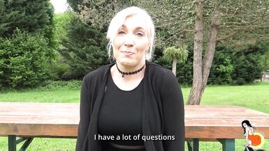 Des filles sexy en train de senvoyer en lair avec deux bites dures