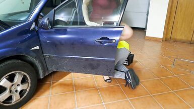 Large arse wife cuckolding with intimate mechanic - 4 image
