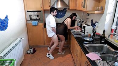 La moglie copula lo chef durante il corso di cucina e sborra più volte - 11 image