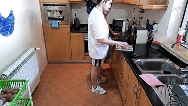 La moglie copula lo chef durante il corso di cucina e sborra più volte - 5 image