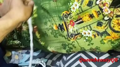 DesiのAunty koの隣人lad neのrassi saのhathバンドkar bhote chodaクリアヒンディーボイスチャットhawt Aunty and neighbor man sex - 1 image