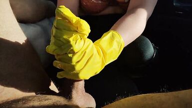 La petite fille à la poitrine généreuse accepte que je paye des publicités avec mon sperme et me donne une belle fellation pour son blog. - 3 image