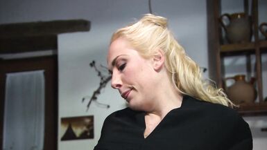 Soldier came back at home to fuck this hawt golden-haired housewife - 5 image