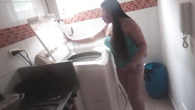 Sexually Excited Bitch Stepsister Con Biggest Cameltoe Shows Off Su Giant Cameltoe En La Cocina. - 12 image