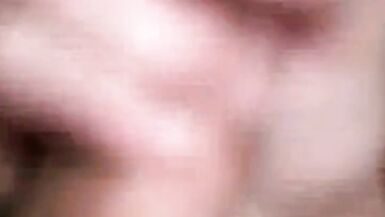 Schlank hottie licks und engulf schwanz - 12 image