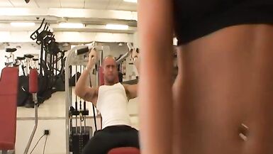 follar en el gimnasio con grandes whoppers madre id como follar, su demasiado entrenamiento - 2 image