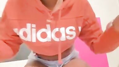 YOUTUBE WEEDTUBER BLACKGIRL FEMALE STONER POTHEAD ROLLS WEEDSMOKE LISTEN RAP WIZKHALIFA+GREATER AMOUNT MUSIC - 4 image
