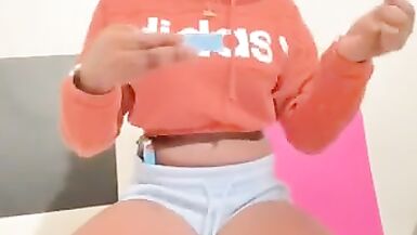 YOUTUBE WEEDTUBER BLACKGIRL FEMALE STONER POTHEAD ROLLS WEEDSMOKE LISTEN RAP WIZKHALIFA+GREATER AMOUNT MUSIC - 5 image
