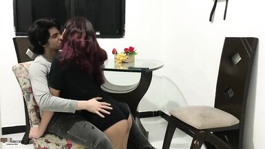 Mon demi-frère, excité sexuellement, me baise la fente et finit par me remplir la gorge de sperme - Porno in Spanish - 5 image