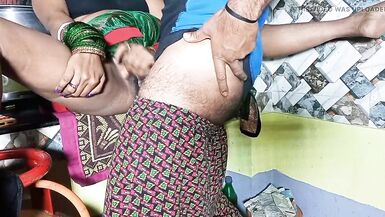 kiTchan ma Kaam karTe tiMe bhAbhi ne aPna cHut chUdaya deVar Se - 8 image