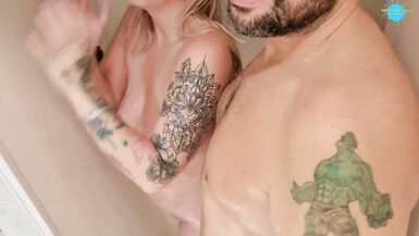 mother I'd like to fuck Gives sloppy oral in the shower - 4 image