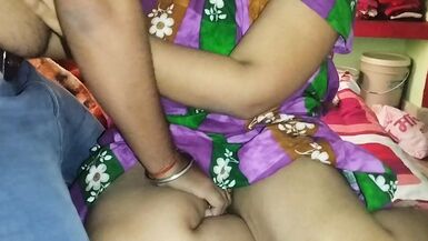 Ghr me Akeli Naukarani ko Choda