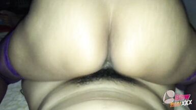 Mama orientale aux seins massifs avec une cowgirl digne de ce nom - 11 image