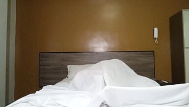 LA FEMME-DOMINANTE mère que jaimerais baiser MASTURBATE PENDANT LE TEMPS QUE SON PENIS DUR ALLYS LOBSERVE. - 1 image