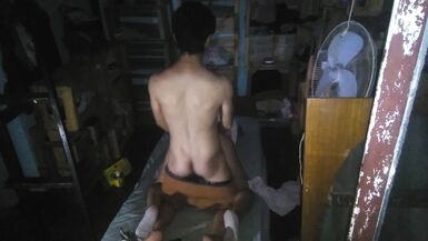 Le subo el vestido le corro la tanga y me la culeo entre los cajones de ropa - 10 image