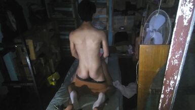 Le subo el vestido le corro la tanga y me la culeo entre los cajones de ropa - 8 image
