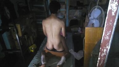 Le subo el vestido le corro la tanga y me la culeo entre los cajones de ropa - 9 image