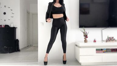 Je suis une mère de famille en pleine forme, jaime bien baiser avec une bite et je ne peux pas me passer de la position de la levrette après le travail /CandyLuxxx