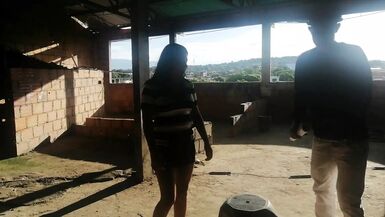 Follo con un compañero de trabajo en la web de la construcción - 1 image