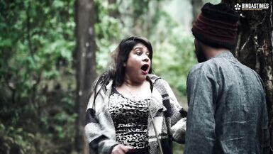 Jungle me rasta bhataki Bade Dudhwali Aurat Local Guide ke Sath Nachte huye Khub Choda Rasta Dikhane ke Bahane