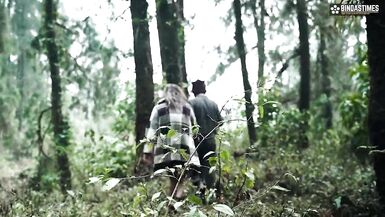 Jungle me rasta bhataki Bade Dudhwali Aurat Local Guide ke Sath Nachte huye Khub Choda Rasta Dikhane ke Bahane - 4 image