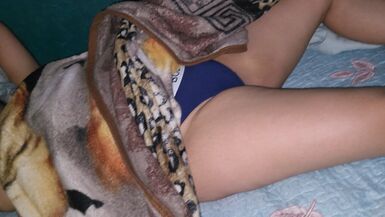 Ich bin deine Stiefmama! Mein Stiefsohn besucht mich nachts und lässt meine Vagina lecken - 1 image