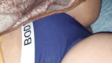 Je suis votre belle-mère ! Mon beau-fils me rend visite la nuit et laisse mon vagin couler.