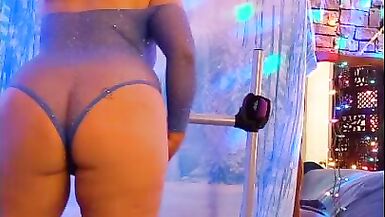 Hotwife Steffi mardi gras muff dance - 3 image