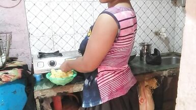 Devar Ne Bhabhi Ko Kitchen Me Choda Khana Banate Hue With Hindi Audio - 3 image