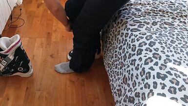 Hawt PAWG skier copulates fortunate snowboarder (Lisa Bomb) - 2 image