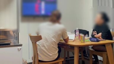 Echte nicht-professionelle japanische intime Episode zu Hause während der Zeit, in der ihr Ehepartner weg ist, glamouröse ältere Frau 52 - 1 image