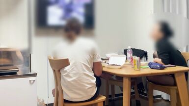 Echte nicht-professionelle japanische intime Episode zu Hause während der Zeit, in der ihr Ehepartner weg ist, glamouröse ältere Frau 52 - 11 image