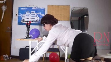 Office Obsession, The secretary Inflatables balloons masturbates with balloons. 12 livecam 1 - 8 image
