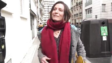 La MILF mature en chaleur apprécie la baise anale avec un étranger