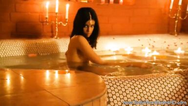 Sie ist eine hübsche indische MILF - 5 image