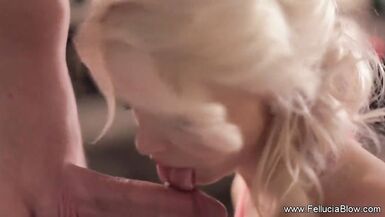Blowjob Babe Es Extremadamente Caliente - 2 image
