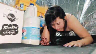 Une belle-mère coincée qui demande de laide acquiert un agonorgasme anal